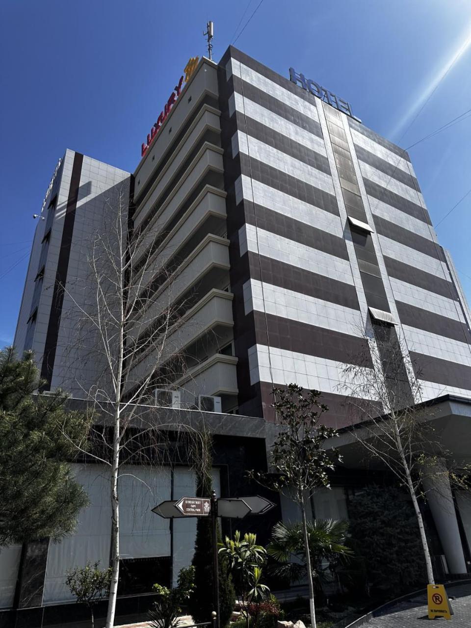 Ziyorat Luxury Hotel Fergana Exteriér fotografie