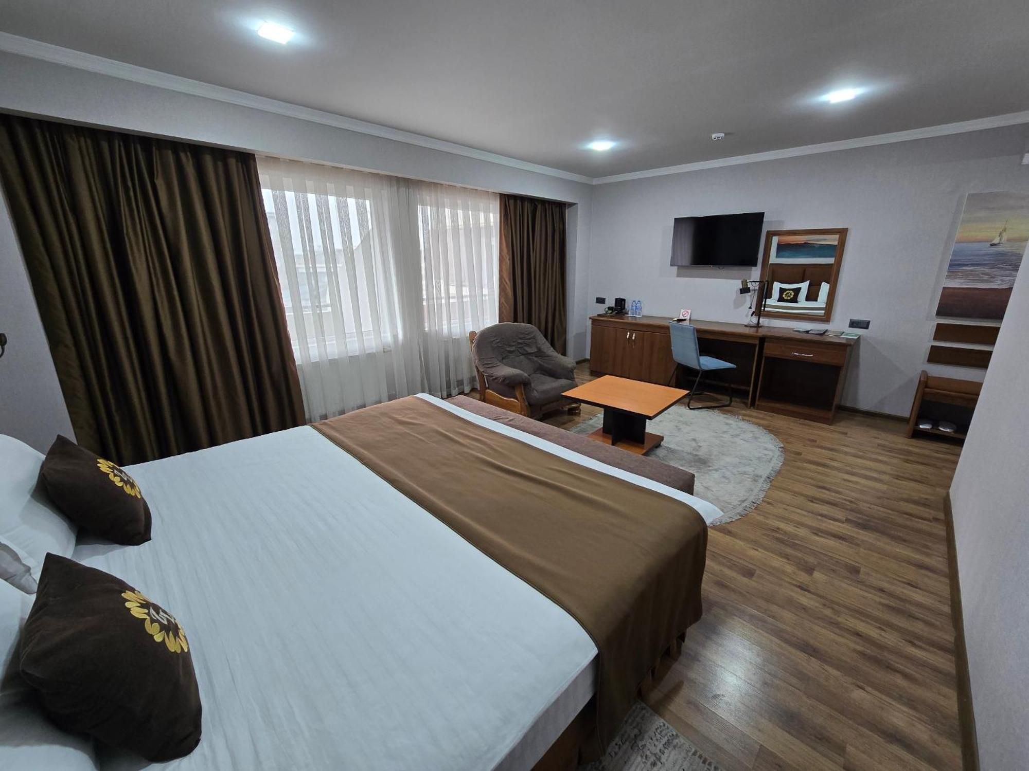 Ziyorat Luxury Hotel Fergana Exteriér fotografie