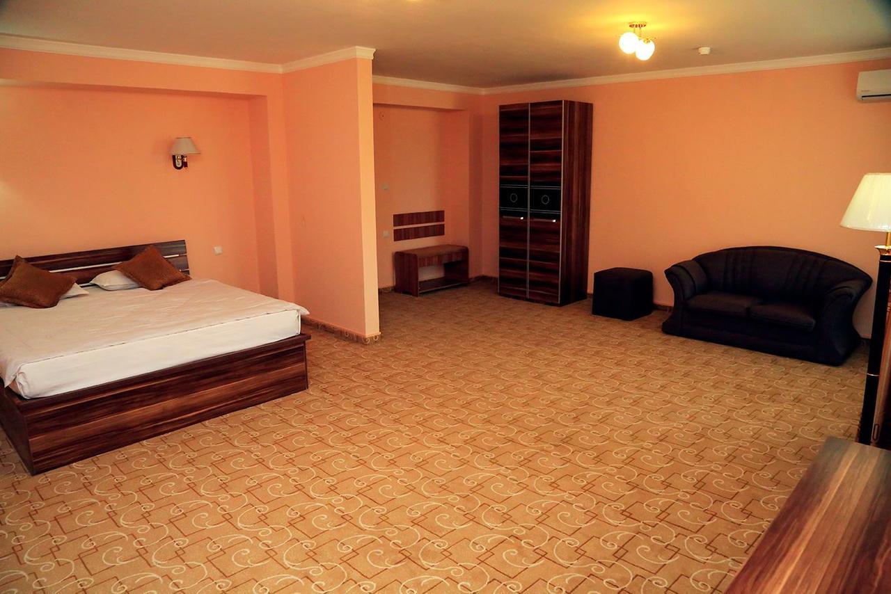 Ziyorat Luxury Hotel Fergana Exteriér fotografie